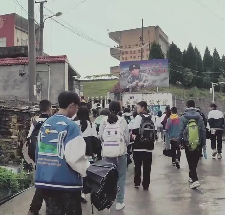 5f0da971ff844da28936e9aff47817bb~tplv-tt-origin-web:gif.jpeg?_iz=58558&from=article.pc_detail&lk3s=953192f4&x-expires=1736993715&x-signature=%2Bx1NsFoP7DeYNeSh1Ww6HgH08eo%3D